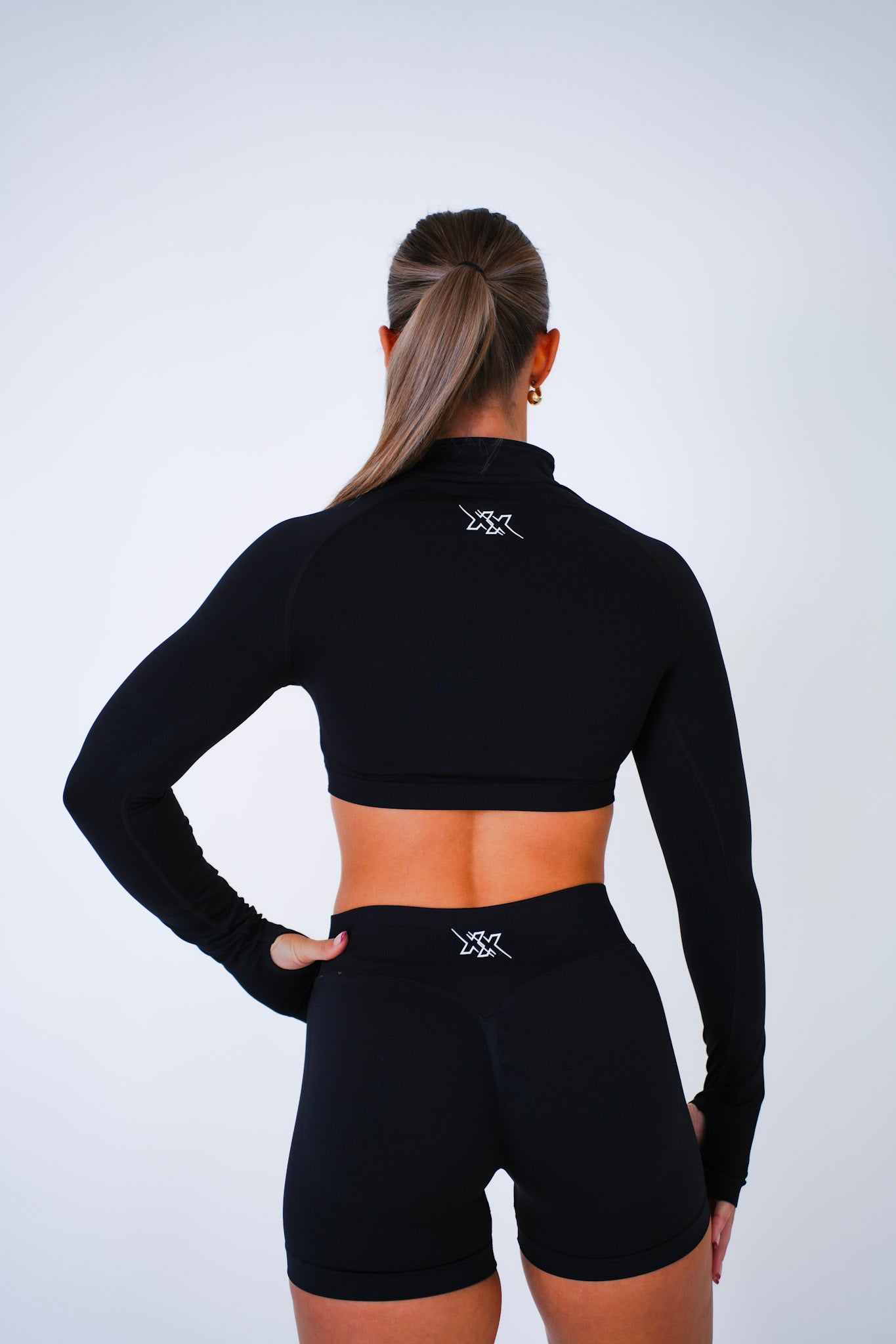 Crop Zipper – Ultra Black
